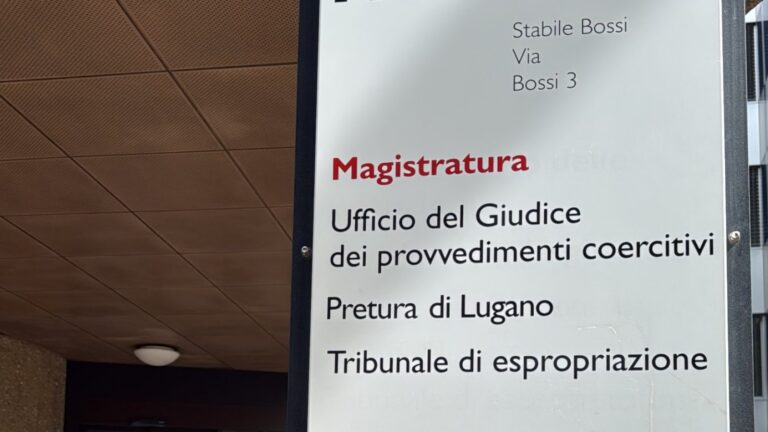 Insegna della Pretura di Lugano, Stabile Bossi, Via Bossi 3