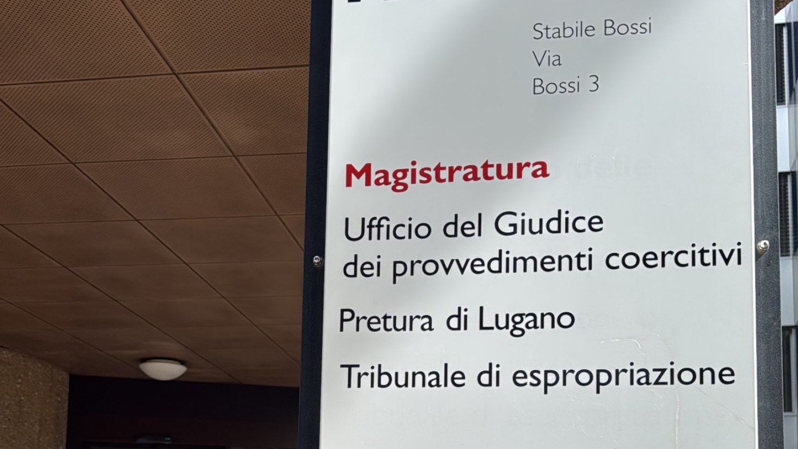 Insegna della Pretura di Lugano, Stabile Bossi, Via Bossi 3